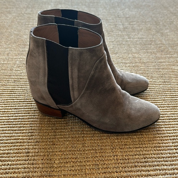 Golden goose taupe/grey suede booties - Picture 2 of 8